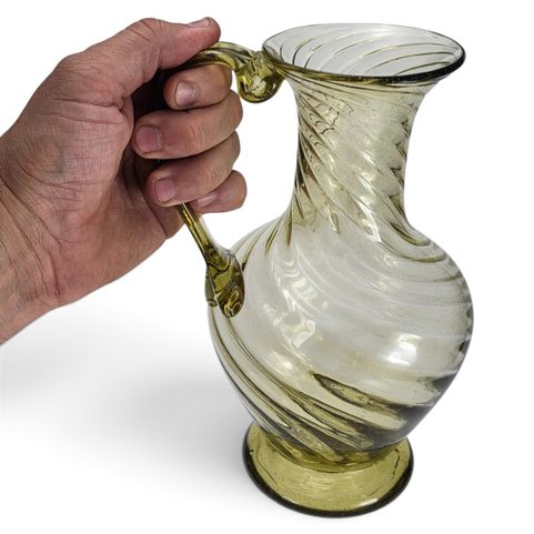 HISTORISCHER KRUG AUS GRÜNEM WALDGLAS
