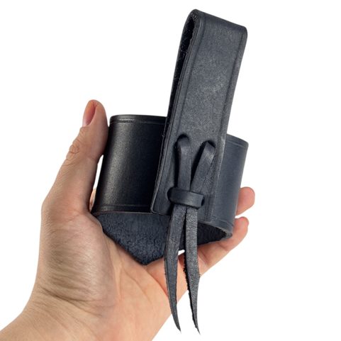 VEGVÍSIR LEATHER HORN HOLDER BLACK