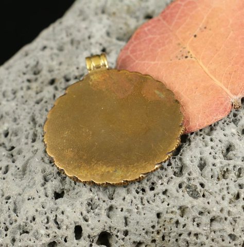 VADSTENA BRACTEATE, PENDENTIF EN BRONZE