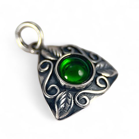 BOUDICCA, STERLING SILVER PENDANT WITH GREEM GLASS