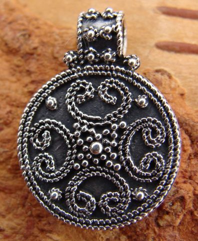 10TH CENTURY VIKING FERTILITY PENDANT, BIRKA