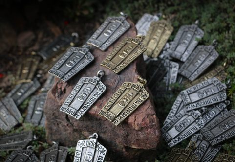HUSSITE SHIELD, PENDANT, ZINC ANTIQUE BRASS