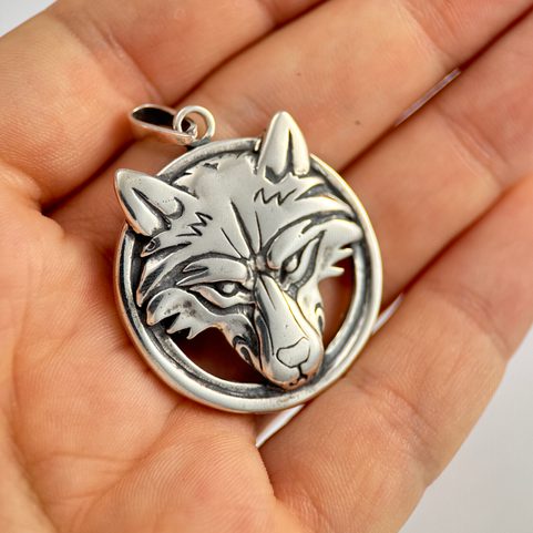 WOLF'S HEAD IN A RING, STERLING SILVER PENDANT