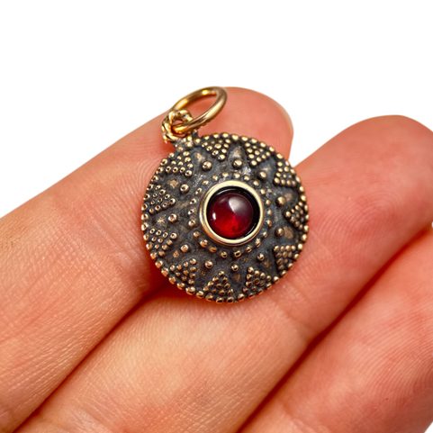 ISOLDA, GARNET, BRONZE PENDANT