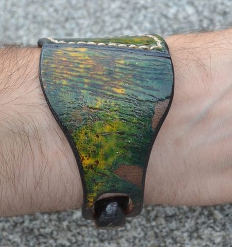 REPTILE, HANDGEARBEITETES LEDER-ARMBAND