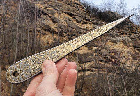 VENGEANCE GOLDEN EDITION ETCHED THROWING KNIFE WITH VEGVÍSIR - 1 PIECE