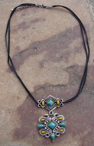 NECKLACE, GREEN AND GOLD ENAMEL