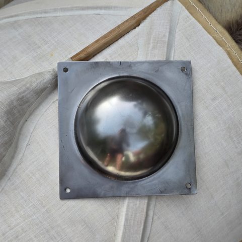 BOSSE DE BOUCLIER, 2 MM D'ACIER, ROMAIN, UMBO, CARRÉ - DROIT