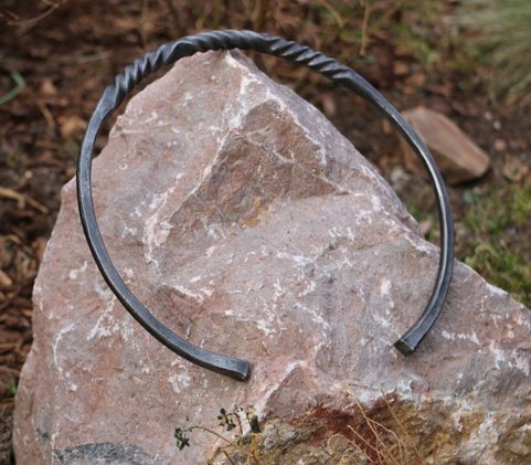 HÉFAISTOS FORGED TORC