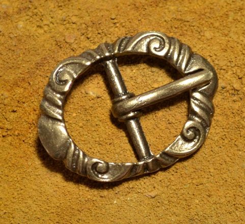 BUCKLE WITH SPIRALS