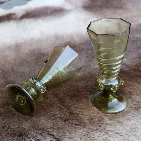 HISTORICAL GREEN GLASS GOBLET