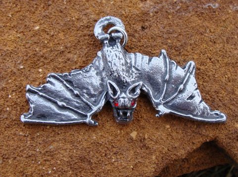 DIPHYLLA ECAUDATA - VAPIRE BAT PENDANT