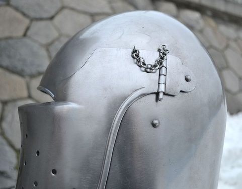 GOTHIC VISOR HELMET