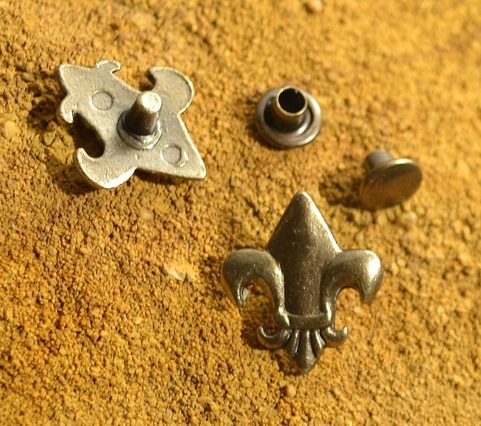 FLEUR DE LIS, RIVET, CONCHO