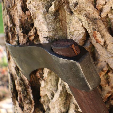 FRANCISCA THROWING AXE