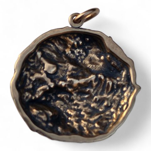 MÉDAILLON DE LOUP GERI ET FREKI, PENDENTIF EN BRONZE