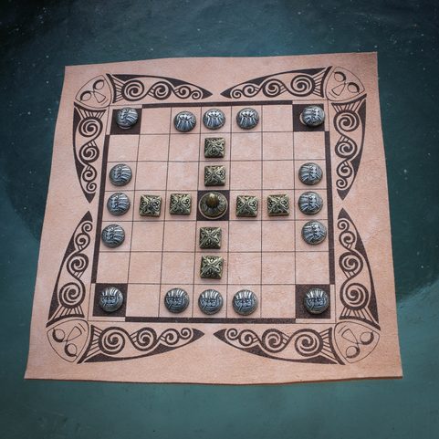 FIDCHELL, A CELTIC BOARD GAME VERSION CÚ CHULAINN WITH A LEATHER BOARD