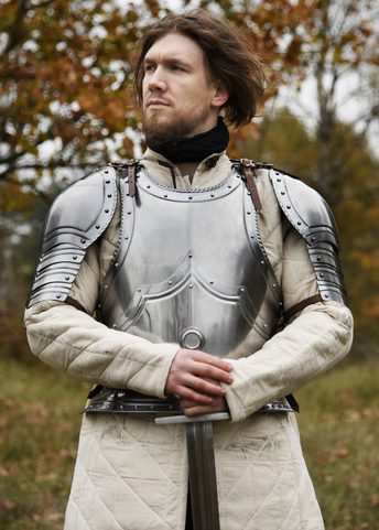 ARMURE GOTHIQUE, PLASTRON ET DOS, ACIER D'1,2 MM D'ÉPAISSEUR