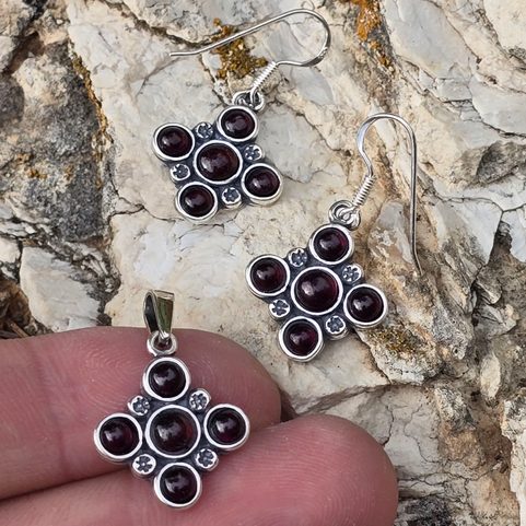 PRAGA, MEDIEVAL EARRINGS WITH GARNETS, SILVER 925/1000