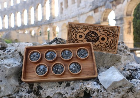 SPINTRIAE, ROMAN TOKENS AND A WOODEN BOX - 7 DAYS OF FUN