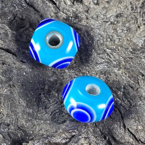 PERLE CELTIQUE EN VERRE À DÉCOR OCULÉ, MORAVIE, RÉPLIQUE, HALLSTATT