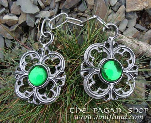 CLOAK PEWTER BROOCH WITH CHAIN, GREEN GLASS