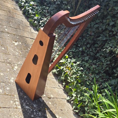 IRISH HARP, 27 STRINGS
