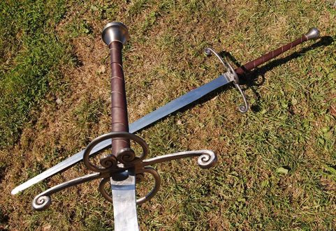 GOTHIC TWO-HANDED SWORD