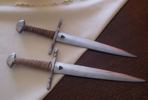 HAND FORGED CRUSADER DAGGER, XII AND XIII CENTURY