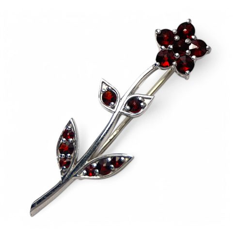 FLOWER, BROOCH WITH NATURAL GARNETS AG 925/1000