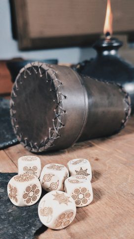 DICE WITH LEATHER CUP, 6 PIECES