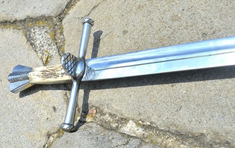 FALCHION MEDIEVAL AVEC UN MANCHE EN BOIS DE CERF