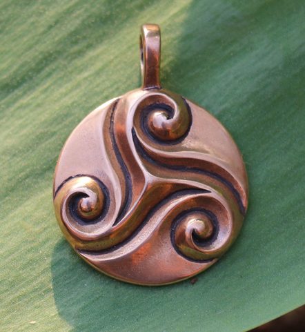 CELTIC TRISKELE, PENDANT, BRONZE