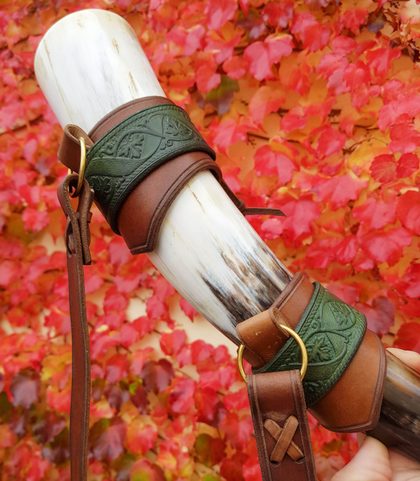 CAROLUS SIGNAL HORN WITH A LEATHER HOLDER