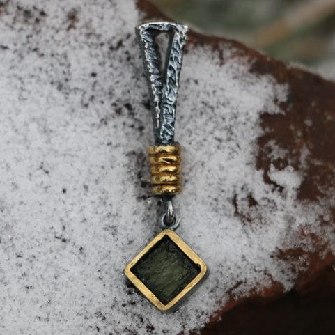 GABRETA, SILBER-ANHÄNGER MIT MOLDAVITE AG 925