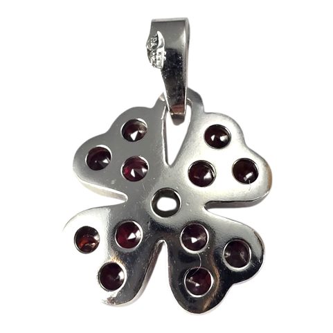 CLOVERLEAF PENDANT WITH MOLDAVITE AND GARNETS, 925 SILVER