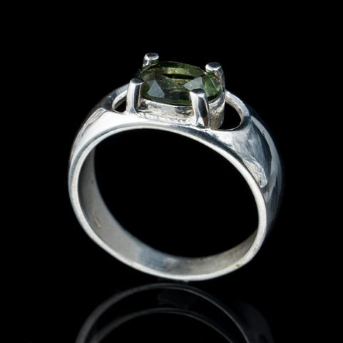 MOLDAVITE, STERLING SILVER RING WITH CUT MOLDAVITE
