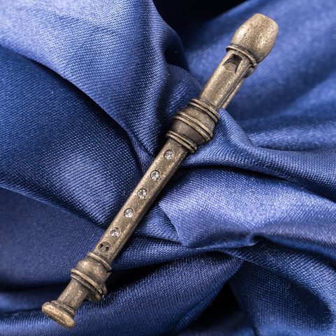 FLUTE, JEWELERY, BROOCH