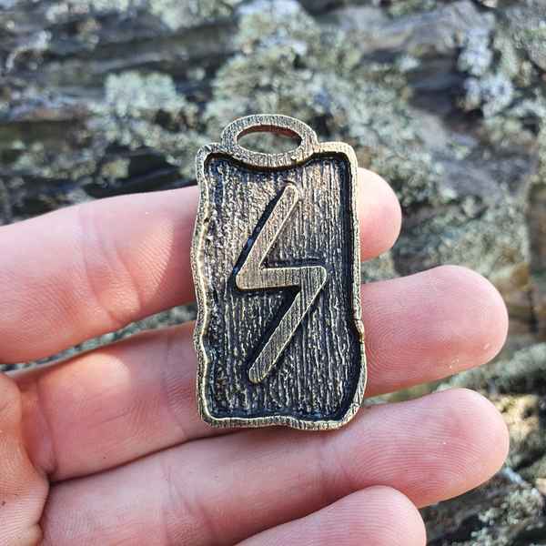 SOWULO - rune pendant, zinc, ant. brass Drakkaria rune pendants Zinc ...