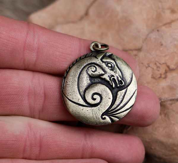 CELTIC HORSE amulet zinc Drakkaria celtic pendants amulets and ...