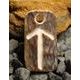 TIWAZ, pendentif rune en bois de cerf