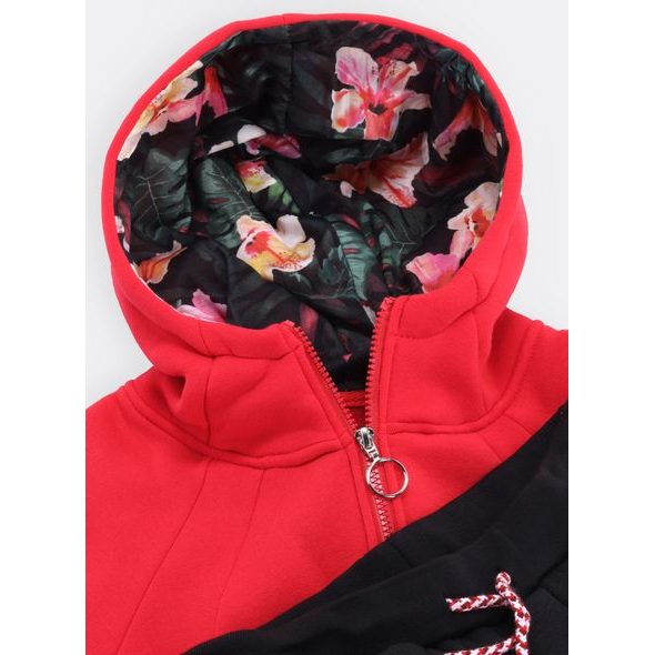 Červená súprava s kvetinovou kapucňou