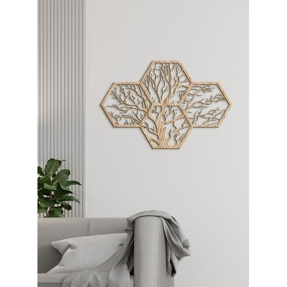 Dřevěný strom života s motivem včelího úlu