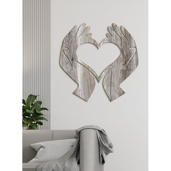 Dřevěný nástěnný obraz Srdce v rukou