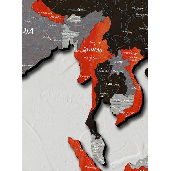 Dřevěná mapa světa červená