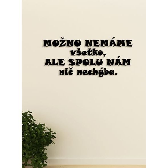 Drevený nápis "Možno nemáme všetko, ale spolu nám nechýba nič"