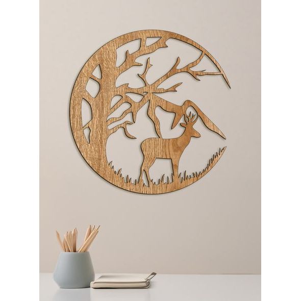 Dřevěná dekorace s motivem jelena