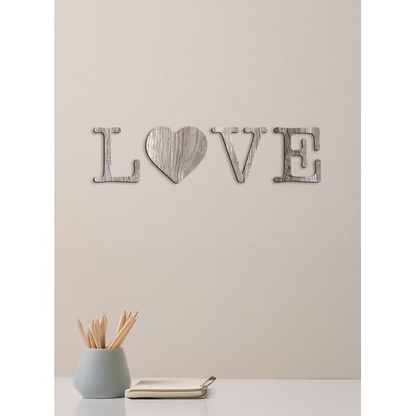 Drevený nápis "LOVE"