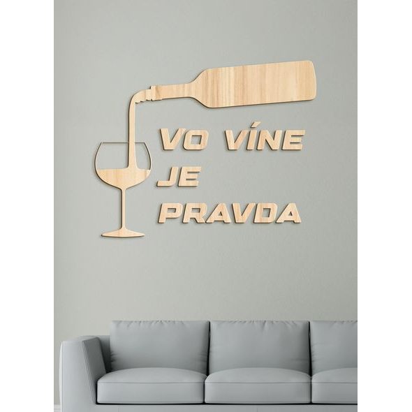 Nápis na stenu s citátom "Vo víne je pravda"