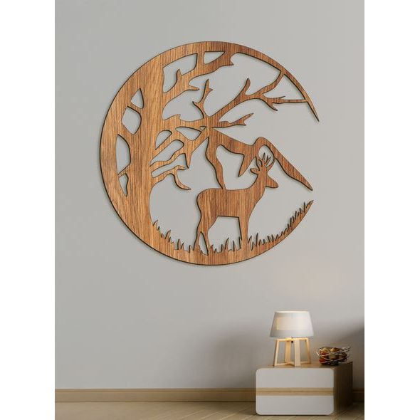 Dřevěná dekorace s motivem jelena